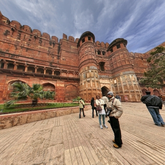 Agra_Fort_Akbar_Darwaza_Thumb